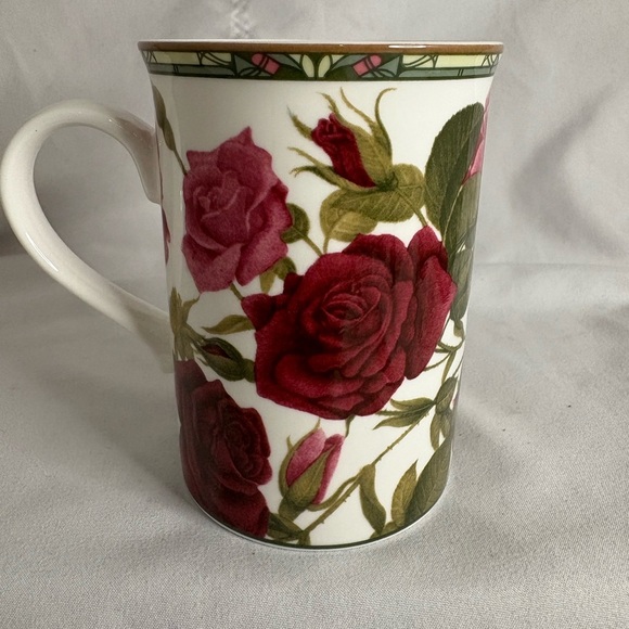 Royal Bone China “ Roses” mug - Picture 1 of 8